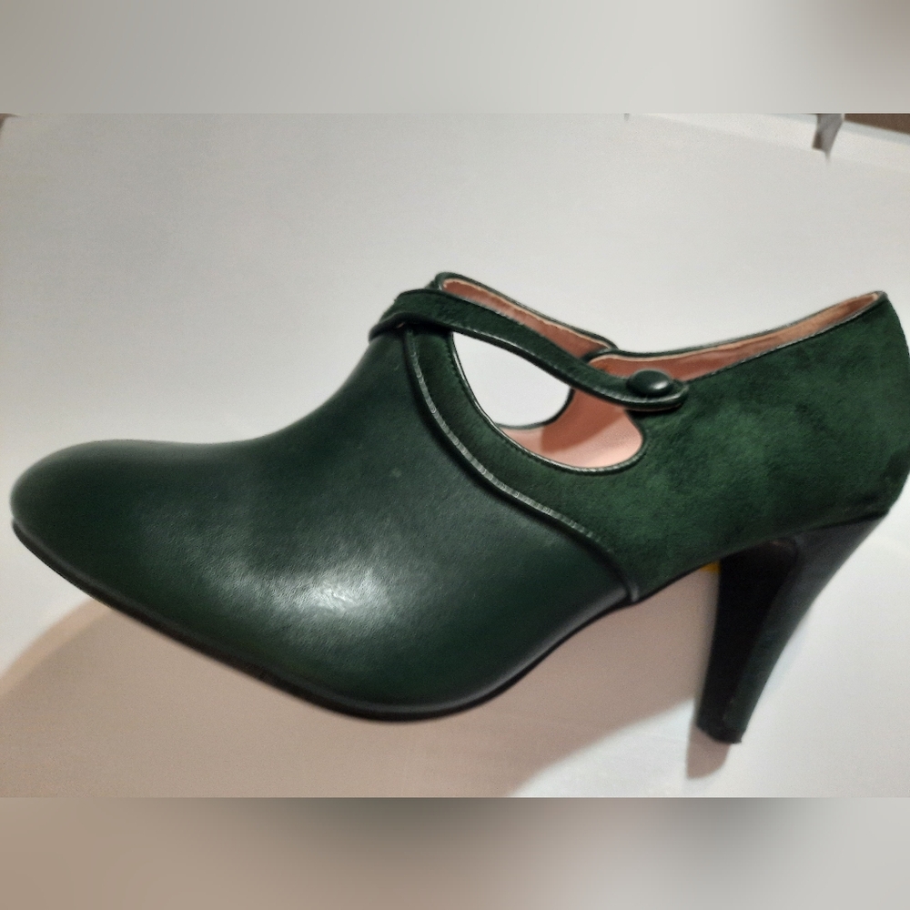Lulu Hun Vintage-Inspired T-Strap Heels Green Velvet & Faux Leather SIZE 7 NEW